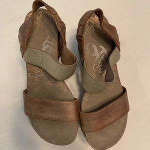 OTBT Bushnell Wedge-Gold